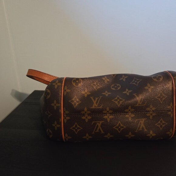 Louis Vuitton - Picture 2 of 4